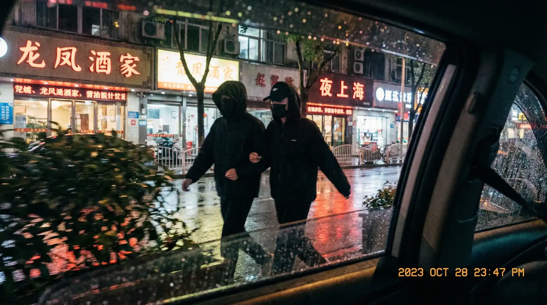 探花网 - 顶流明星深夜密会现场抓拍照片